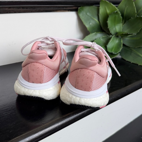Adidas Solar Glide 5 running shoes in a pink color-way women’s 7.5 - Picture 2 of 8